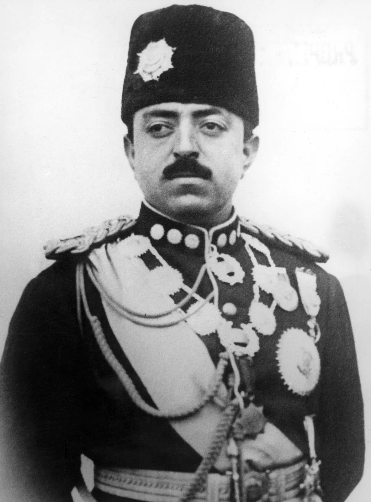 Historisches Porträt von König Amanullah Khan in Uniform